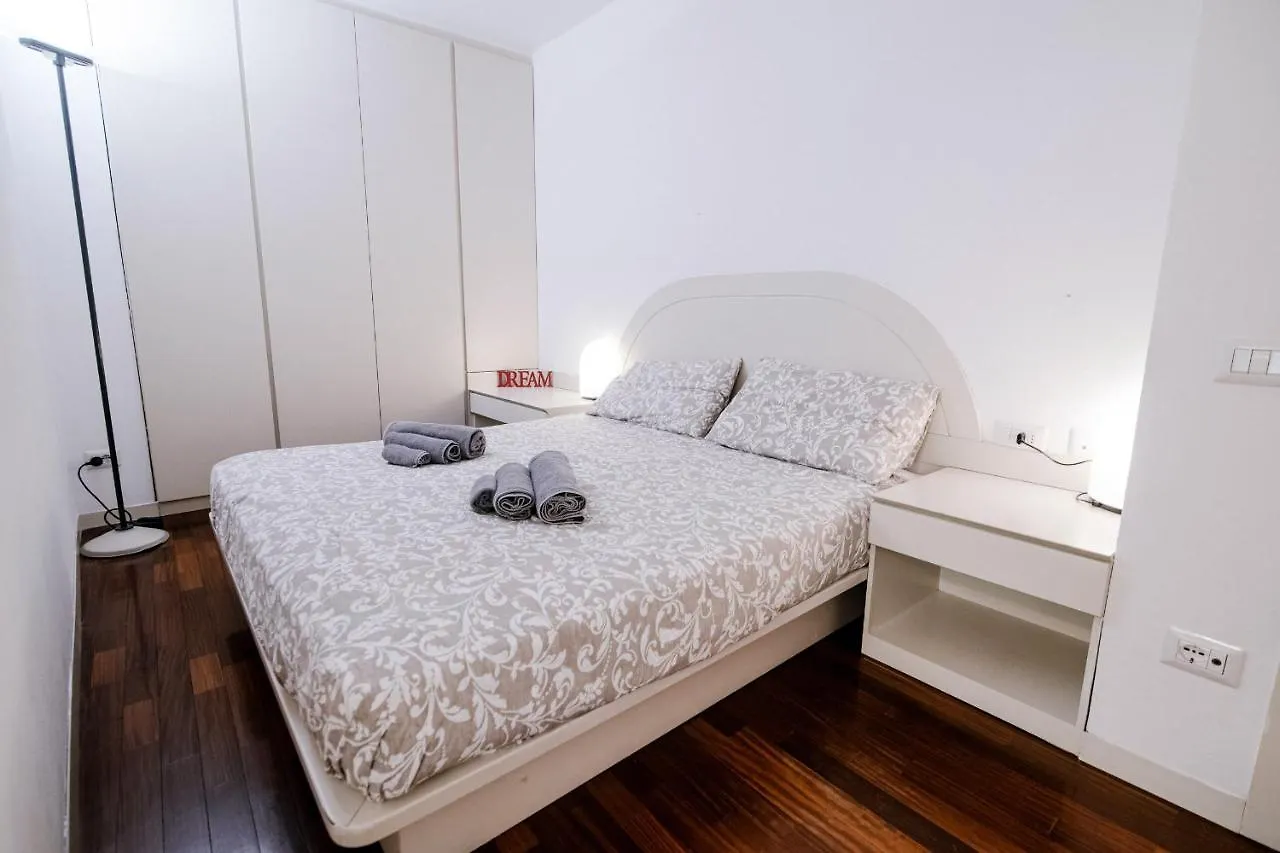 Downtown Como-Porta Torre Flat Apartment Como