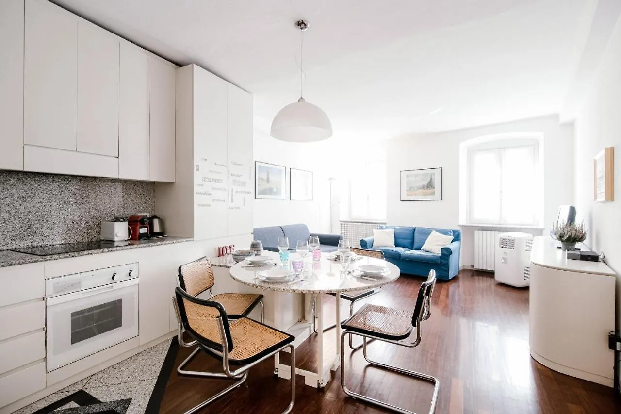 Downtown Como-Porta Torre Flat location